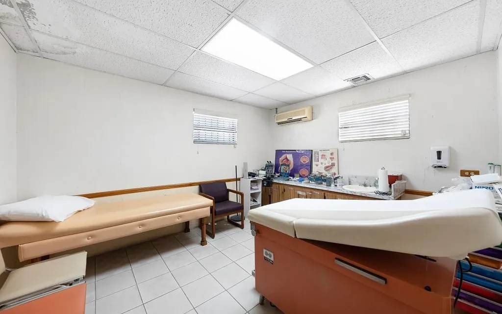 Joseph Evans Building, Shirley Heights New Providence Paradise Island BS