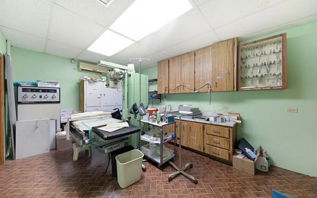 Joseph Evans Building, Shirley Heights New Providence Paradise Island BS