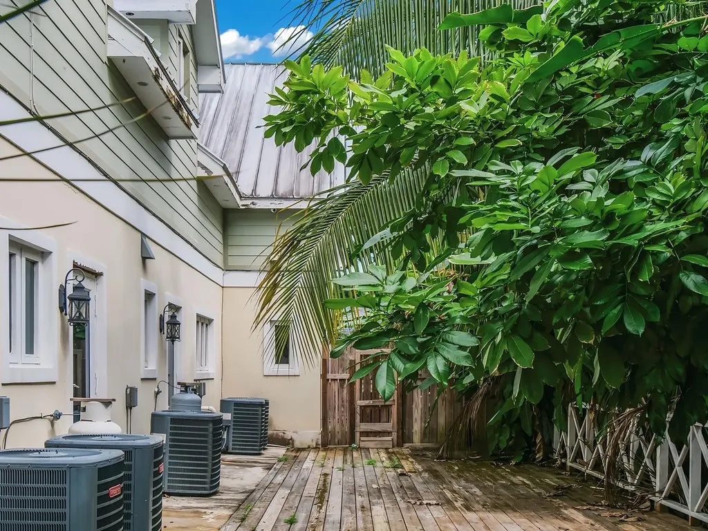 Unit #2, Edgar's Close New Providence Paradise Island BS