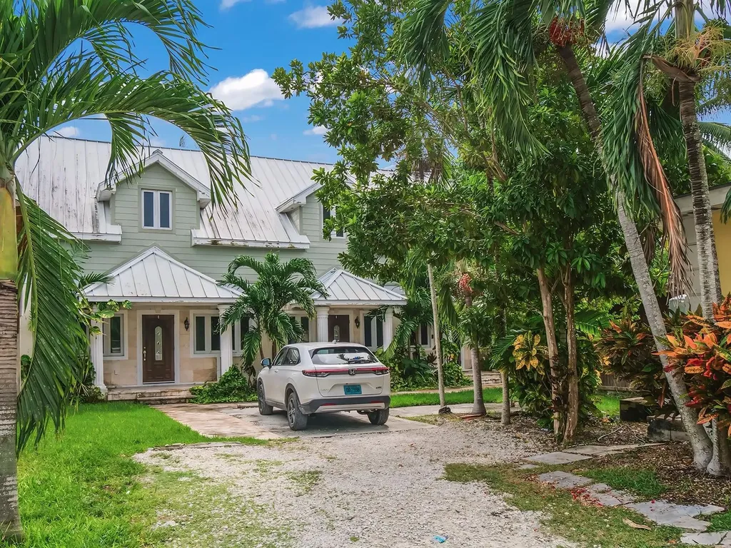 Unit #2, Edgar's Close New Providence Paradise Island BS