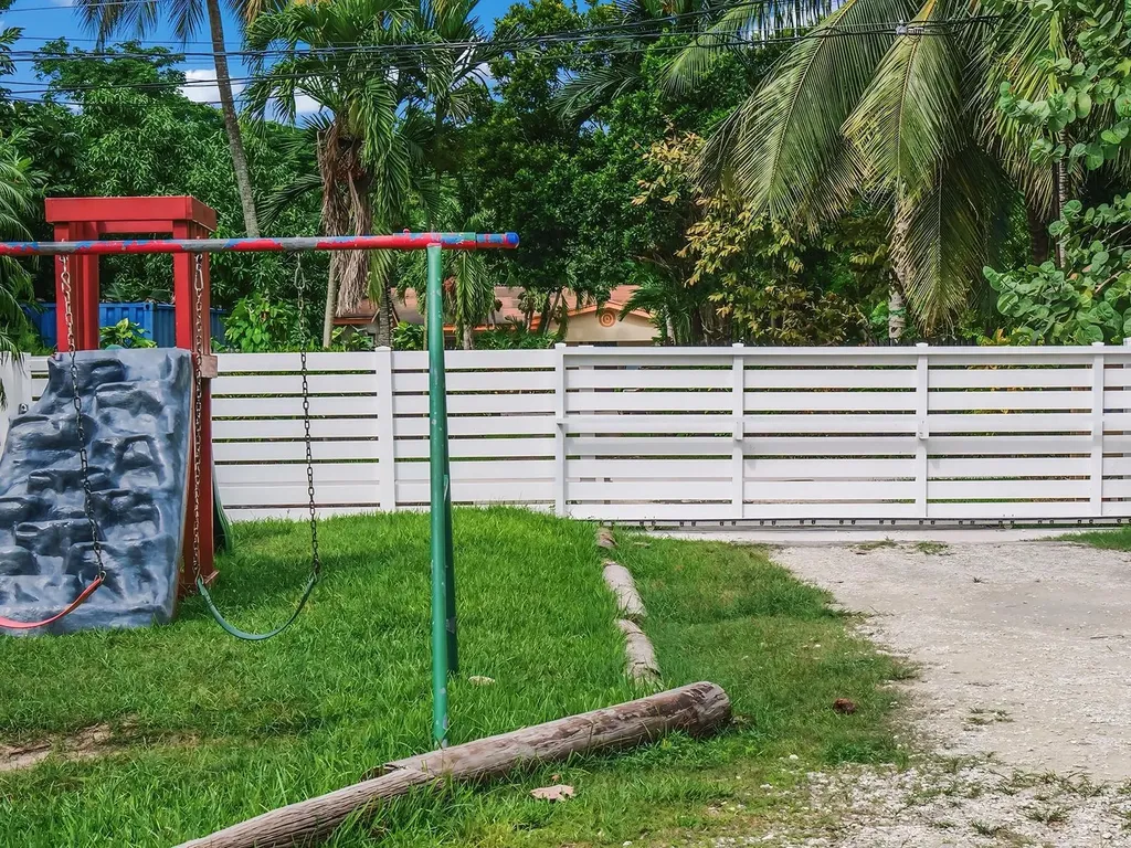 Unit #2, Edgar's Close New Providence Paradise Island BS