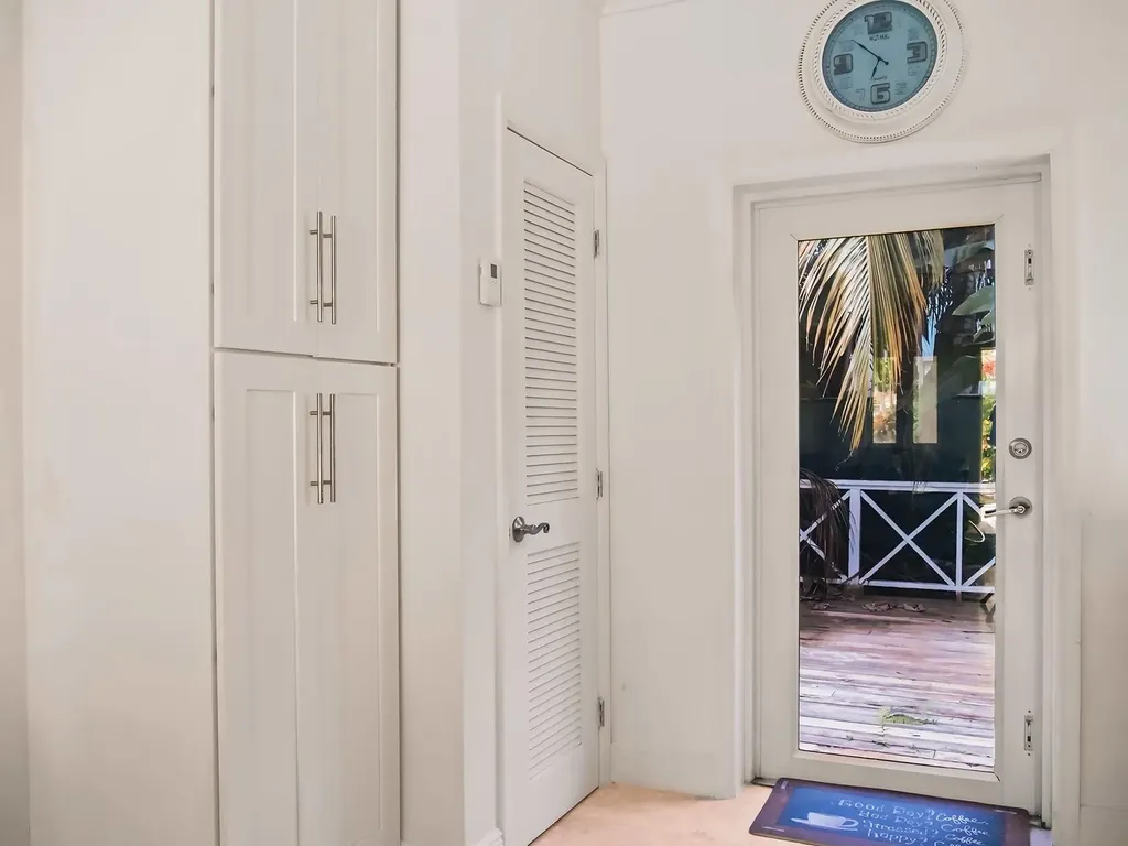 Unit #2, Edgar's Close New Providence Paradise Island BS