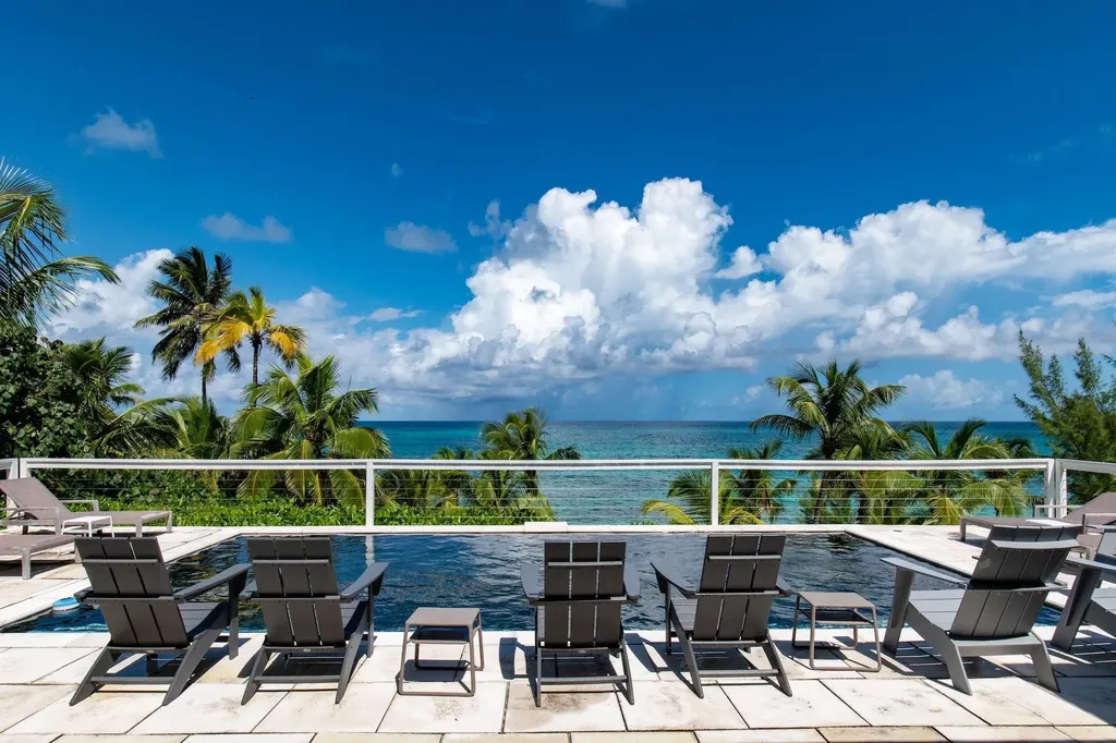 Holiday House Eleuthera BS