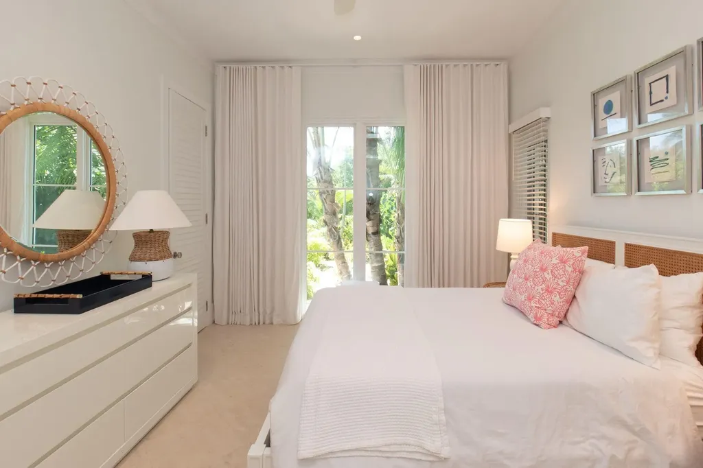 Holiday House Eleuthera BS