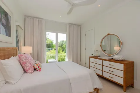 Holiday House Eleuthera BS