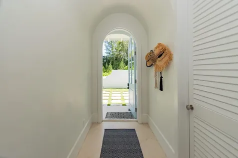 Holiday House Eleuthera BS