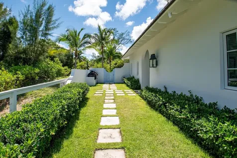 Holiday House Eleuthera BS