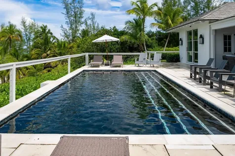 Holiday House Eleuthera BS