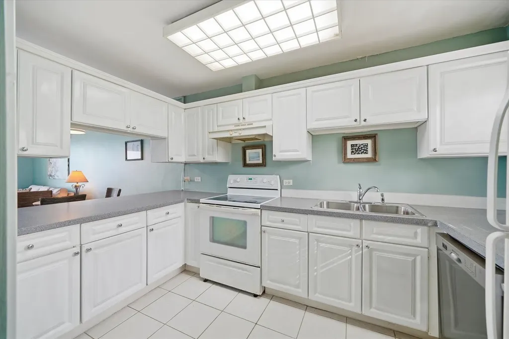 60 Delaporte Point New Providence Paradise Island BS