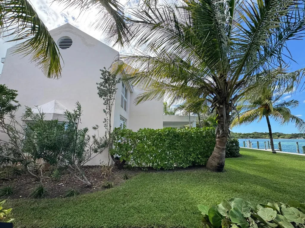 Dicks Point Close New Providence Paradise Island BS