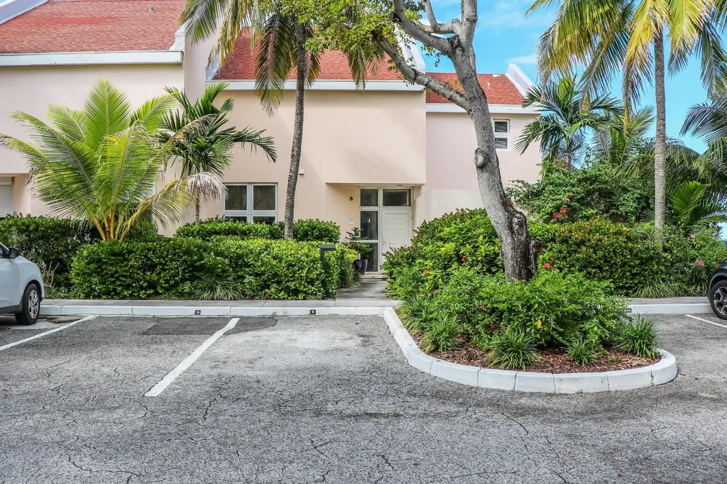 Dicks Point Close New Providence Paradise Island BS