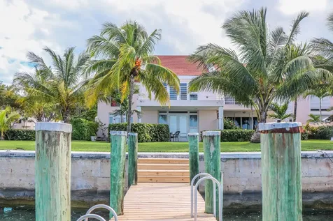 Dicks Point Close New Providence Paradise Island BS
