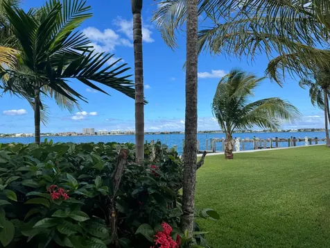 Dicks Point Close New Providence Paradise Island BS