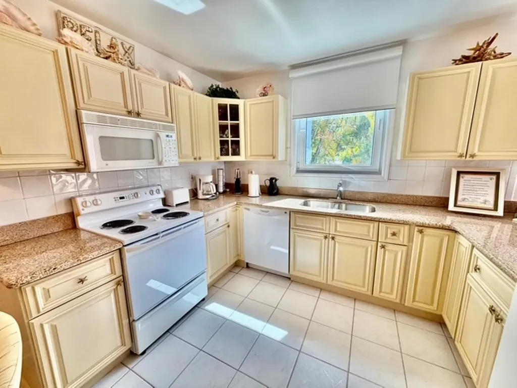 Waters Edge, Oceanhill Bl Grand Bahama Freeport BS