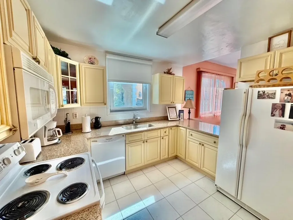 Waters Edge, Oceanhill Bl Grand Bahama Freeport BS