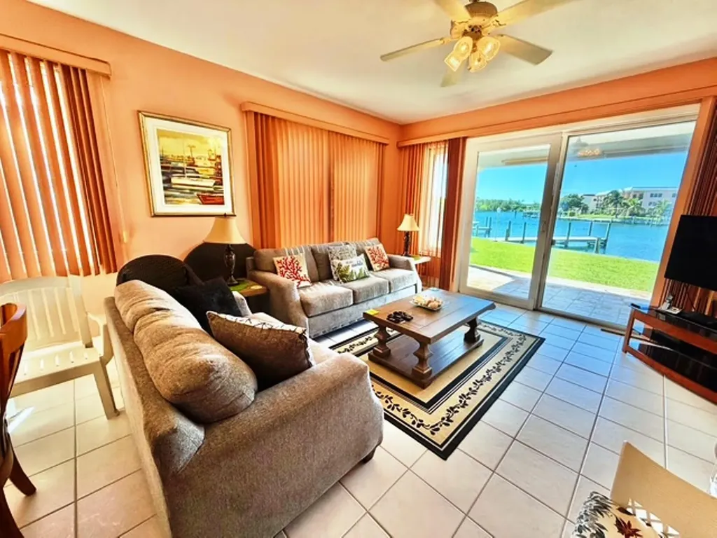 Waters Edge, Oceanhill Bl Grand Bahama Freeport BS