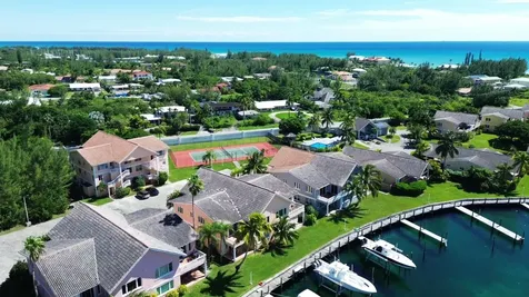 Waters Edge, Oceanhill Bl Grand Bahama Freeport BS