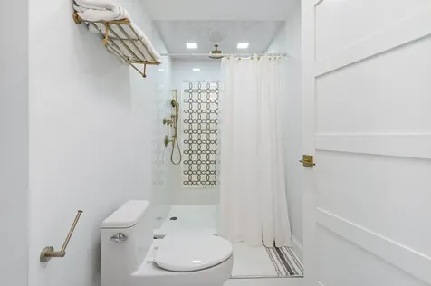 402 Rawson Court New Providence Paradise Island BS