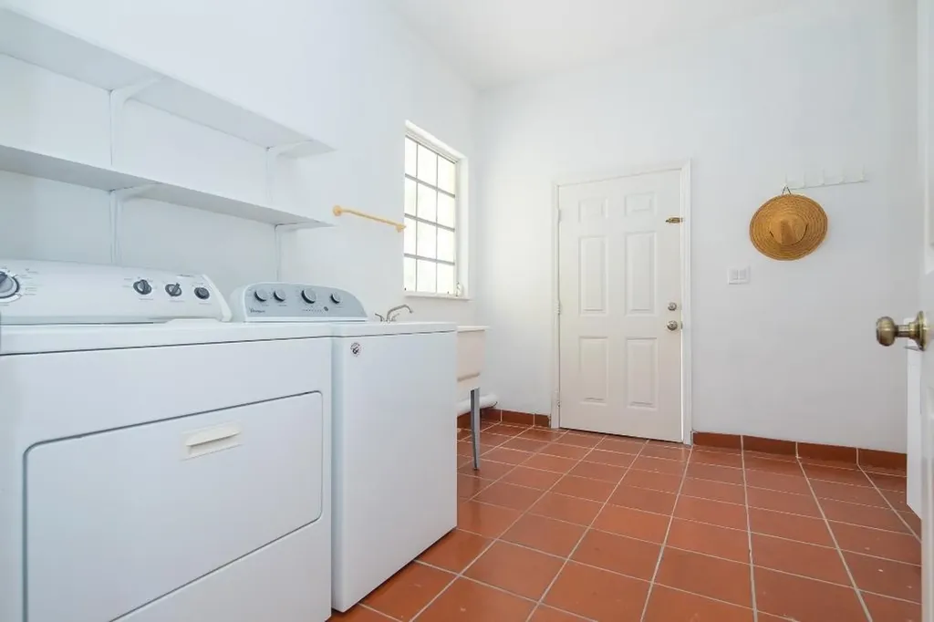 Charles Chillingsworth Court Grand Bahama Freeport BS