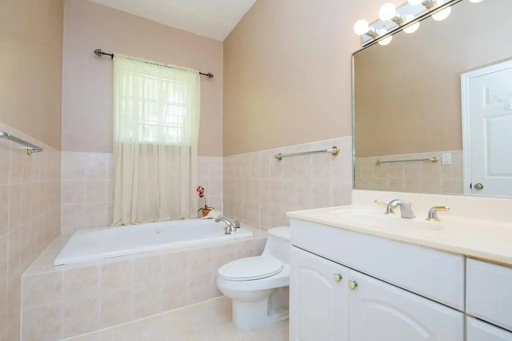 Charles Chillingsworth Court Grand Bahama Freeport BS