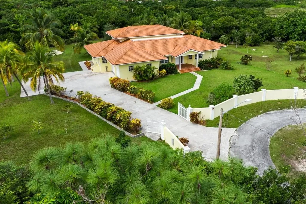 Charles Chillingsworth Court Grand Bahama Freeport BS