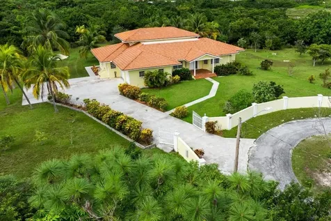 Charles Chillingsworth Court Grand Bahama Freeport BS