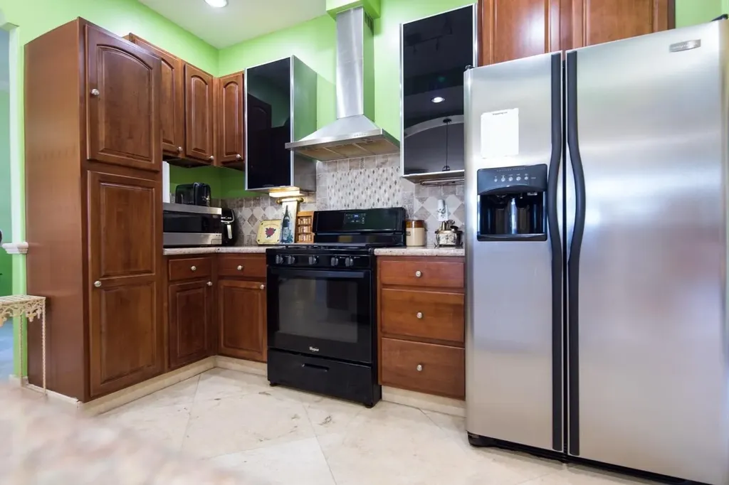 Colony Bay Tri-plex Estate Grand Bahama Freeport BS