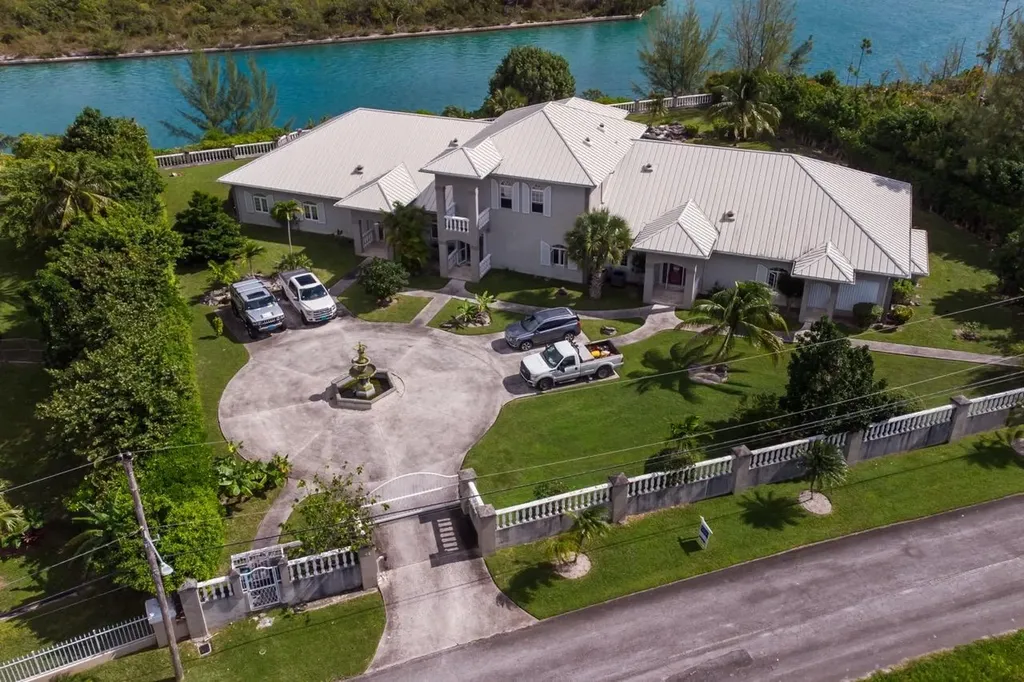Colony Bay Tri-plex Estate Grand Bahama Freeport BS