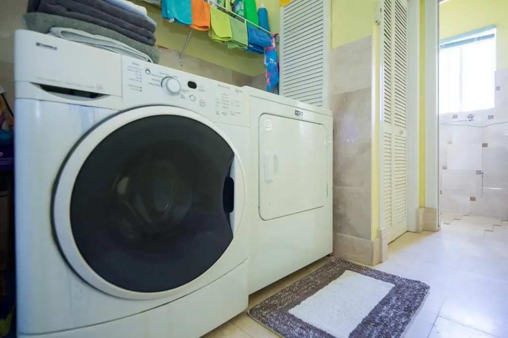 Colony Bay Tri-plex Estate Grand Bahama Freeport BS