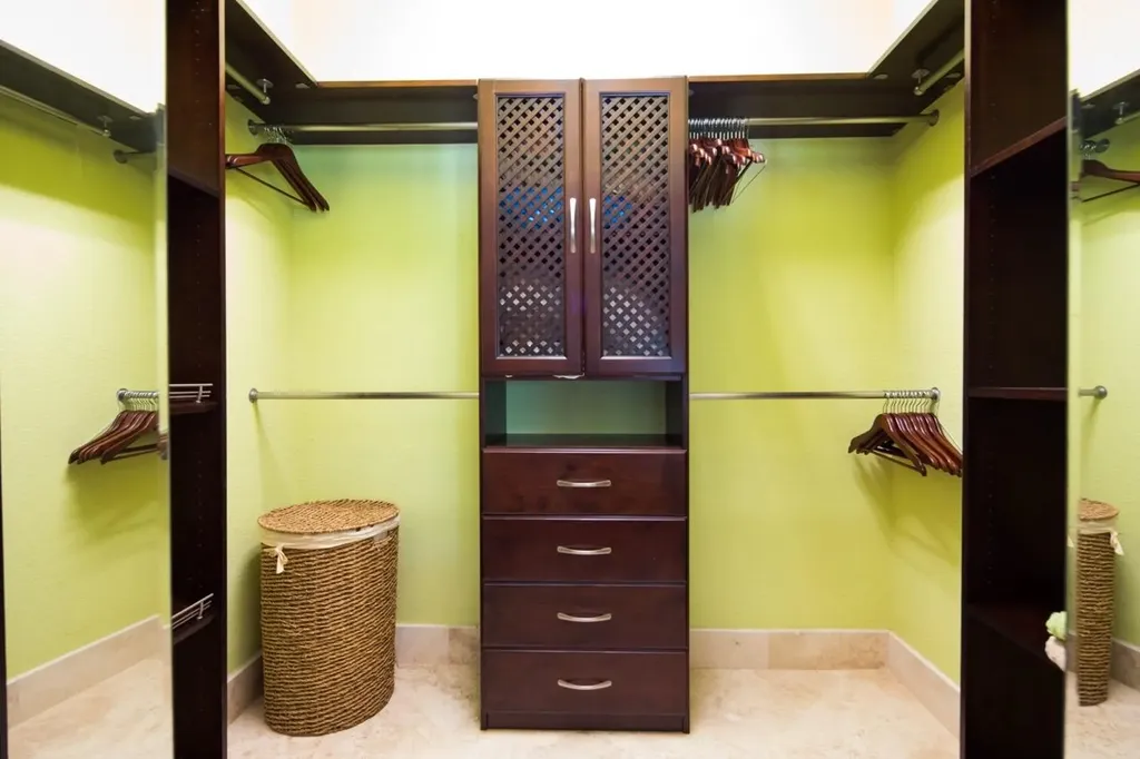 Colony Bay Tri-plex Estate Grand Bahama Freeport BS