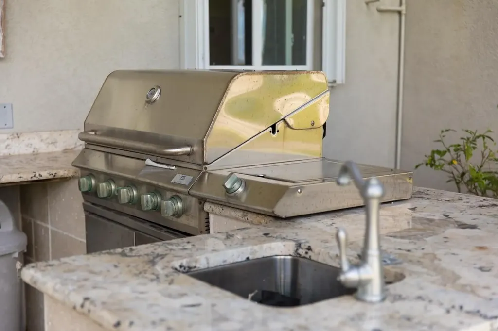 Colony Bay Tri-plex Estate Grand Bahama Freeport BS