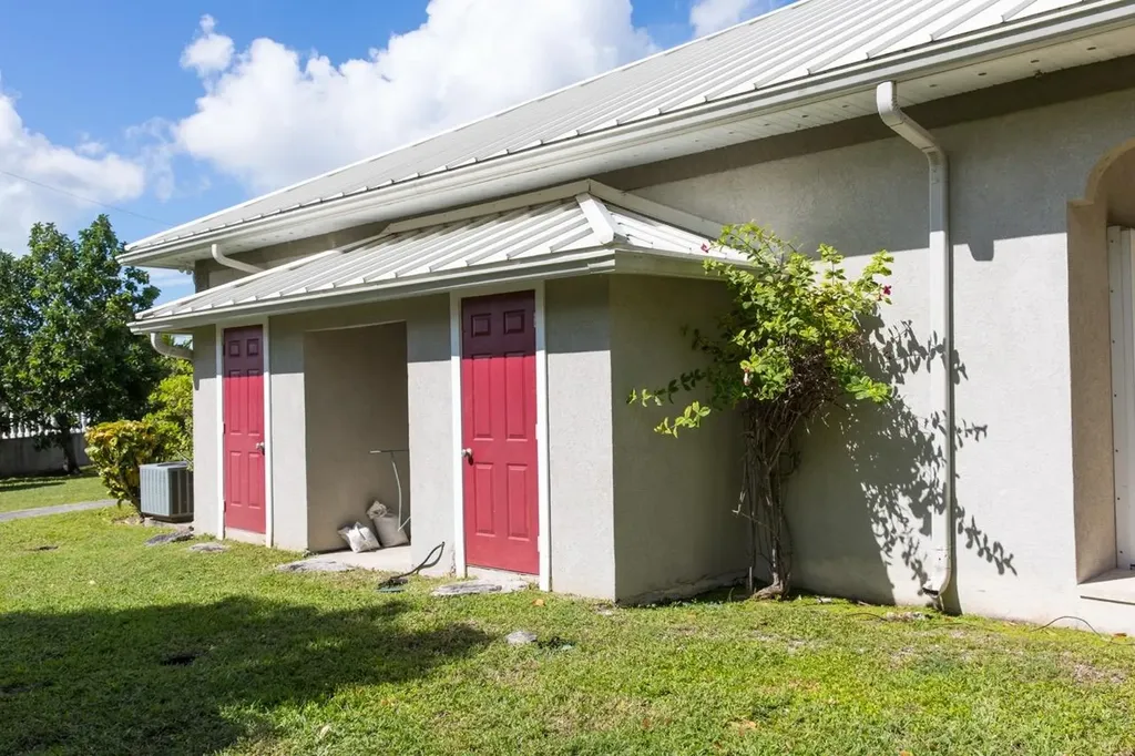 Colony Bay Tri-plex Estate Grand Bahama Freeport BS