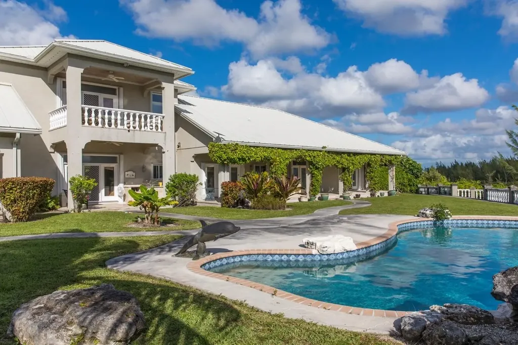 Colony Bay Tri-plex Estate Grand Bahama Freeport BS