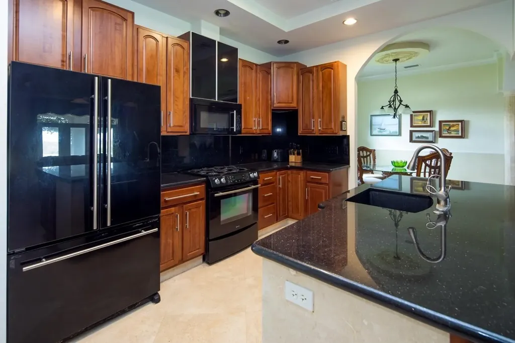 Colony Bay Tri-plex Estate Grand Bahama Freeport BS