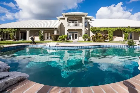Colony Bay Tri-plex Estate Grand Bahama Freeport BS