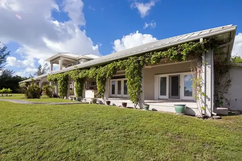Colony Bay Tri-plex Estate Grand Bahama Freeport BS