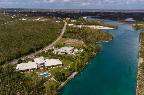 Colony Bay Tri-plex Estate Grand Bahama Freeport BS