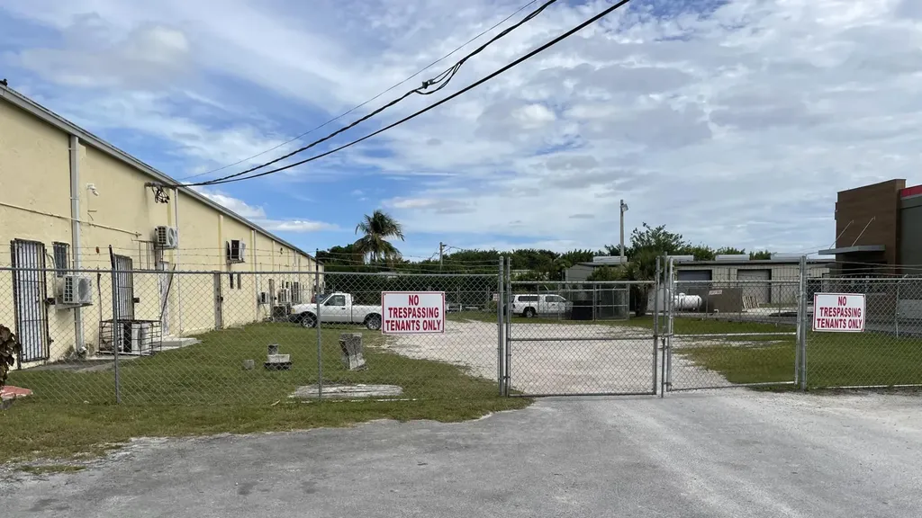 Queens Highway; Queens Place 1a Grand Bahama Freeport BS