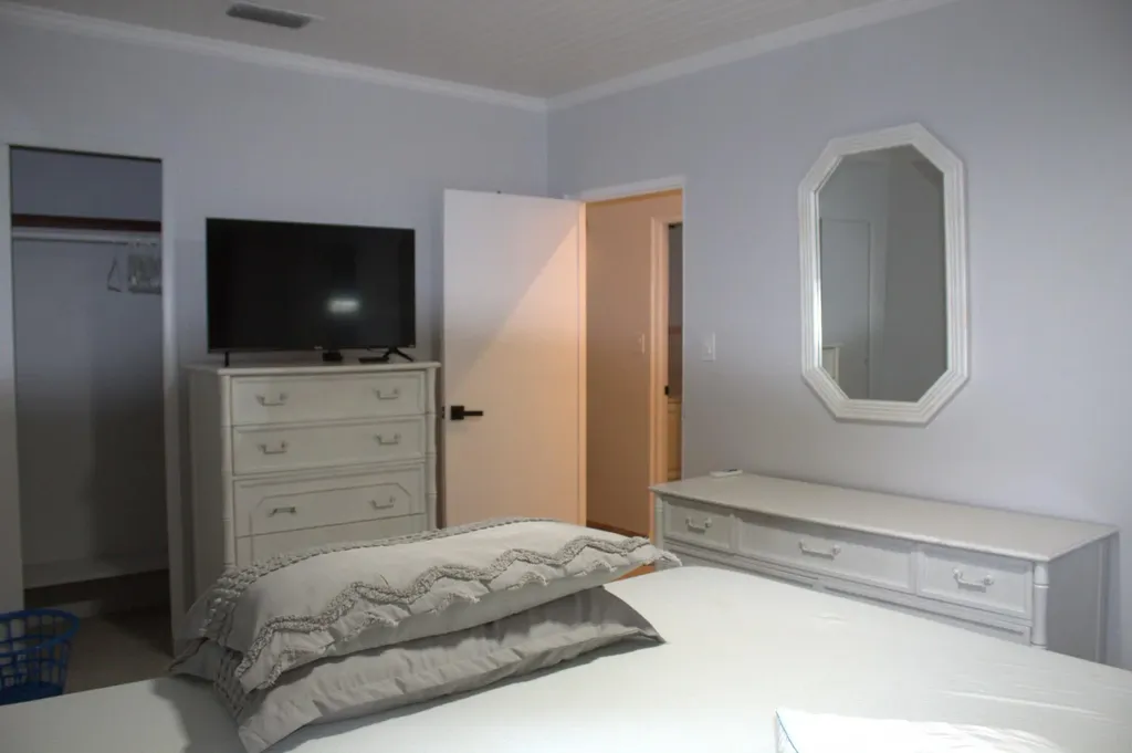 Leo Pinder Main Street 21 Street Eleuthera BS