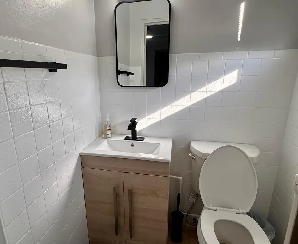 Leo Pinder Main Street 21 Street Eleuthera BS