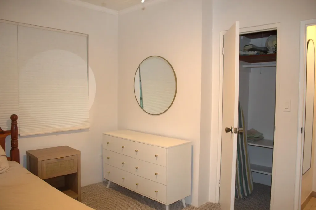 Leo Pinder Main Street 21 Street Eleuthera BS