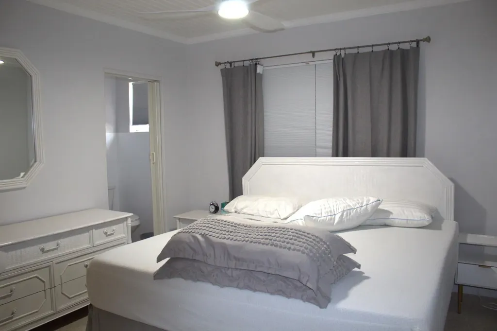 Leo Pinder Main Street 21 Street Eleuthera BS