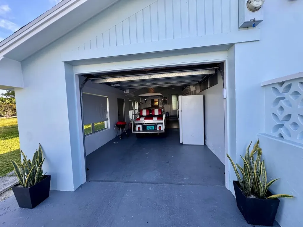 Leo Pinder Main Street 21 Street Eleuthera BS