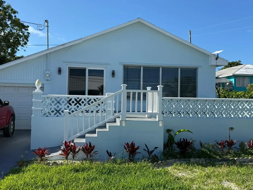 Leo Pinder Main Street 21 Street Eleuthera BS