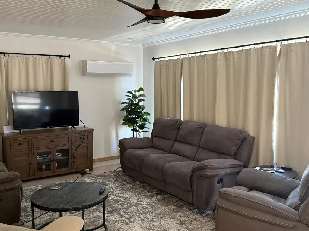 Leo Pinder Main Street 21 Street Eleuthera BS