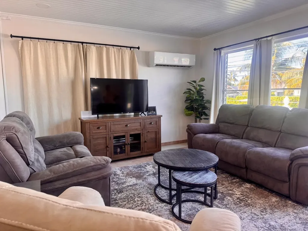 Leo Pinder Main Street 21 Street Eleuthera BS