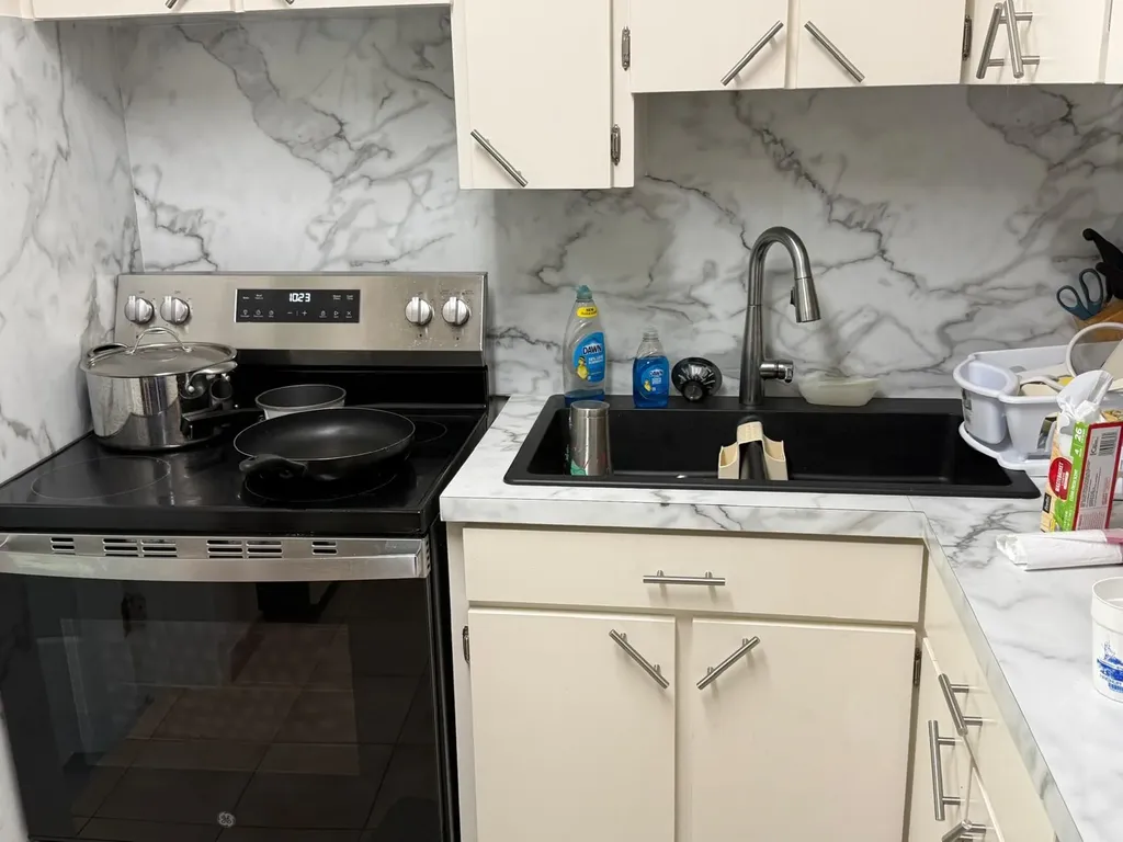 Leo Pinder Main Street 21 Street Eleuthera BS