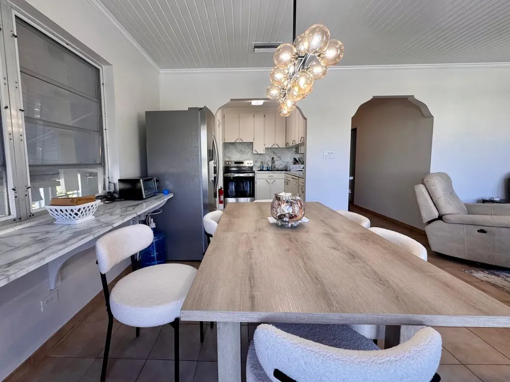 Leo Pinder Main Street 21 Street Eleuthera BS