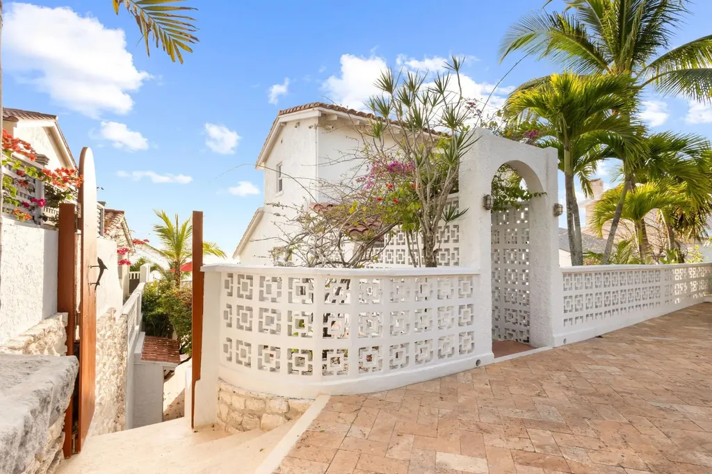 Dolphins Villa New Providence Paradise Island BS