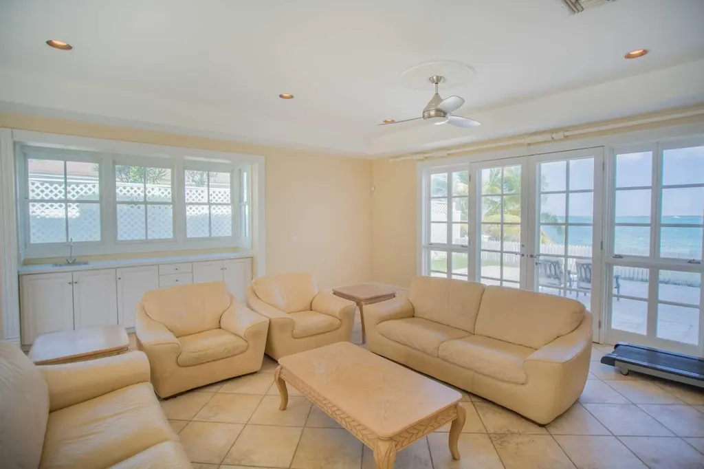 Eastern Road Beachfront New Providence Paradise Island BS